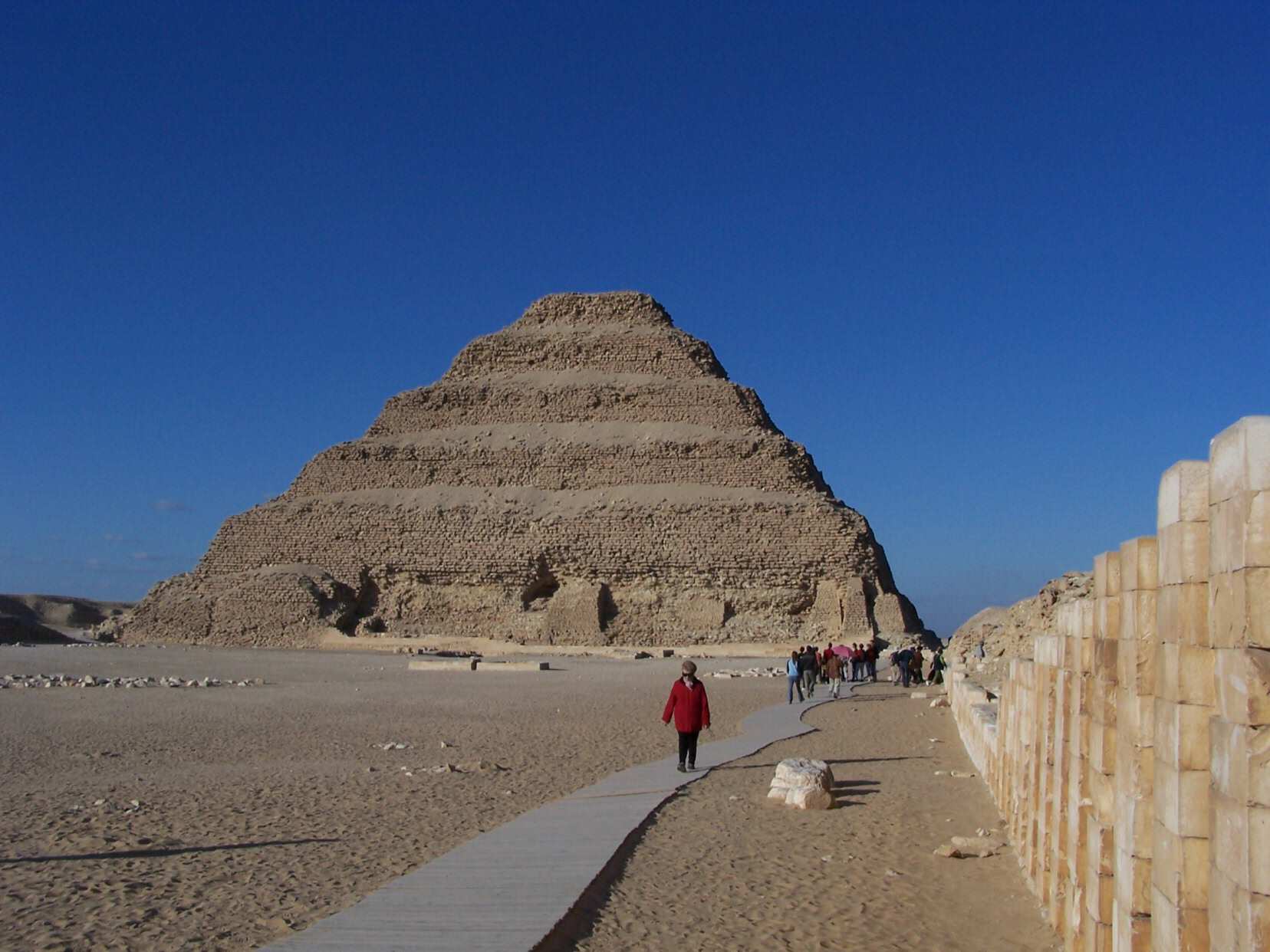 La pyramide  degrs fut construite sous la III dynastie, 2600 ans Av.JC